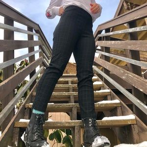 TRIBAL black w/white square detail with leg slit Size women’s 6